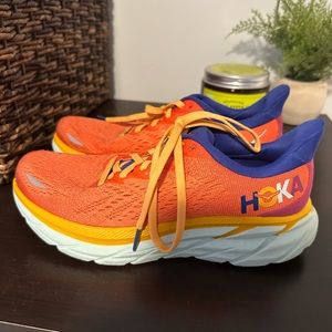 Hoka Clifton 8’s. Size 6. Lightly worn